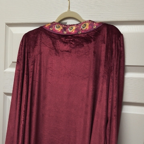 Elegant Burgundy Blouse with Colorful - Picture 5 of 8